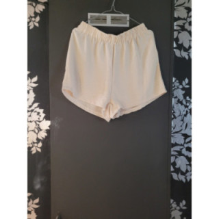 Short léger beige (voir chemise assortie)