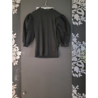 Top moulant manches bouffantes