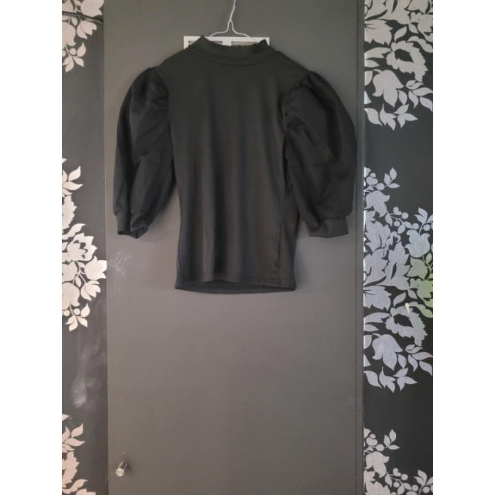 Top moulant manches bouffantes