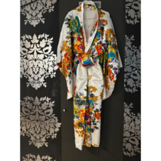 Kimono blanc et fleurs