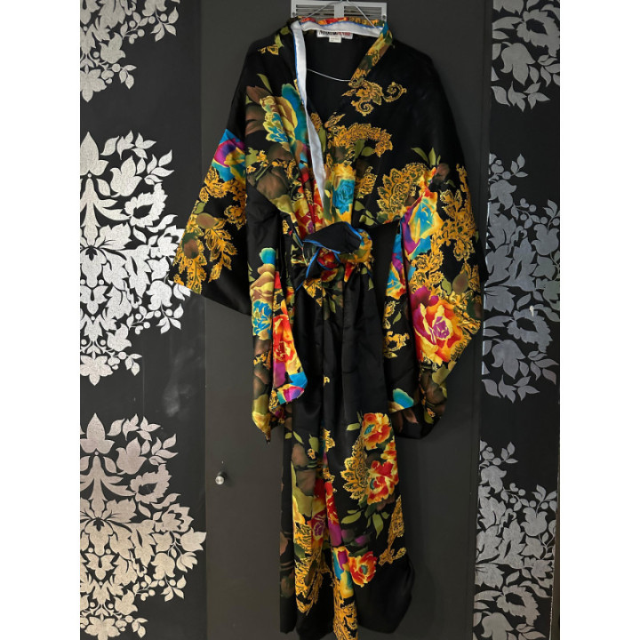 Kimono noir et fleurs dorées